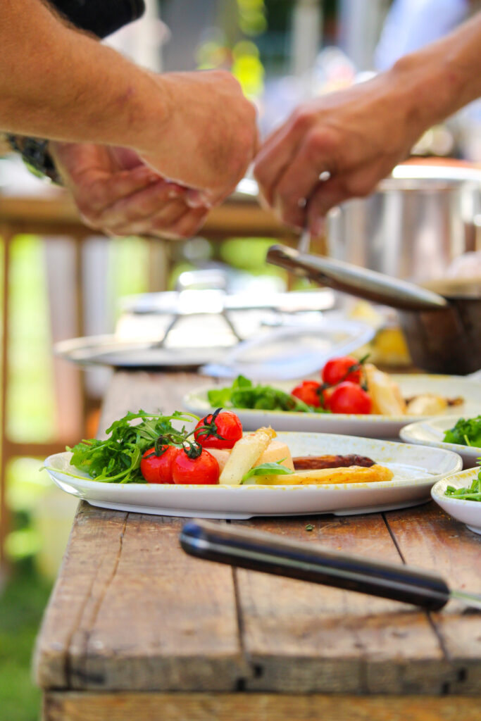 Pourquoi la cuisine sur brasero séduit de plus en plus de Français : immersion dans un phénomène culinaire porté par le Championnat de France